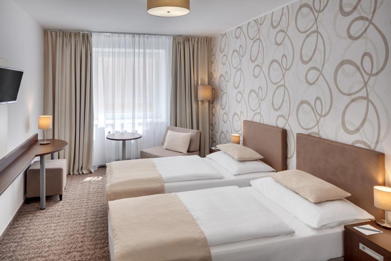 Hotel Atlas เบเนชอฟ ภายนอก รูปภาพ