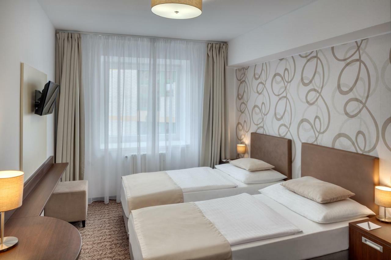 Hotel Atlas เบเนชอฟ ภายนอก รูปภาพ